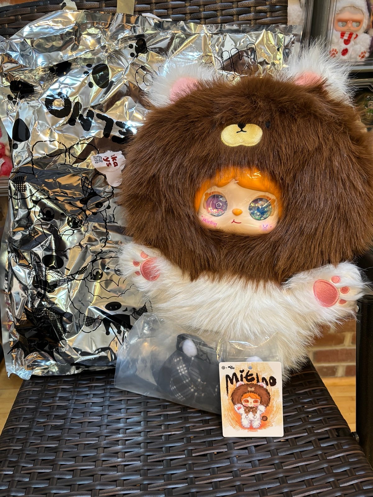 Lion Mielno 600% - Sky Blue Sparkle with Purple/Pink Background Eyes