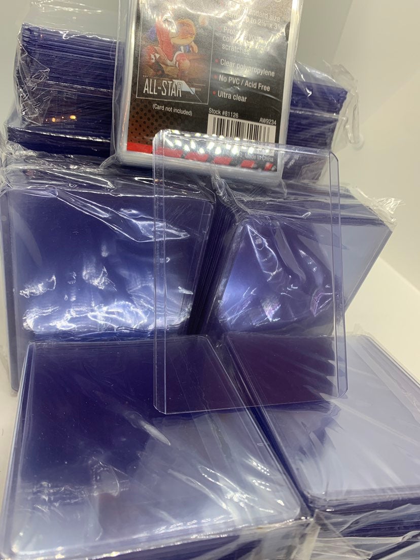 600 lot!! Top loaders and sleeves