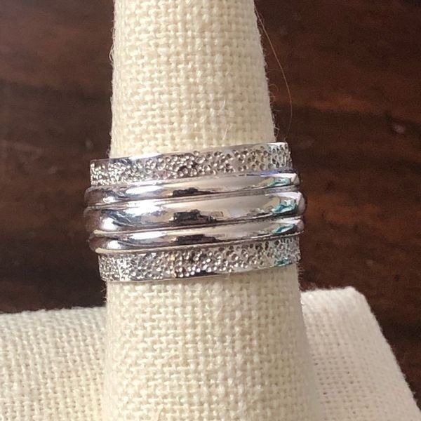 Sterling Silver Triple Stack Ring With Texturized Outer Bands Sz 8-1/2