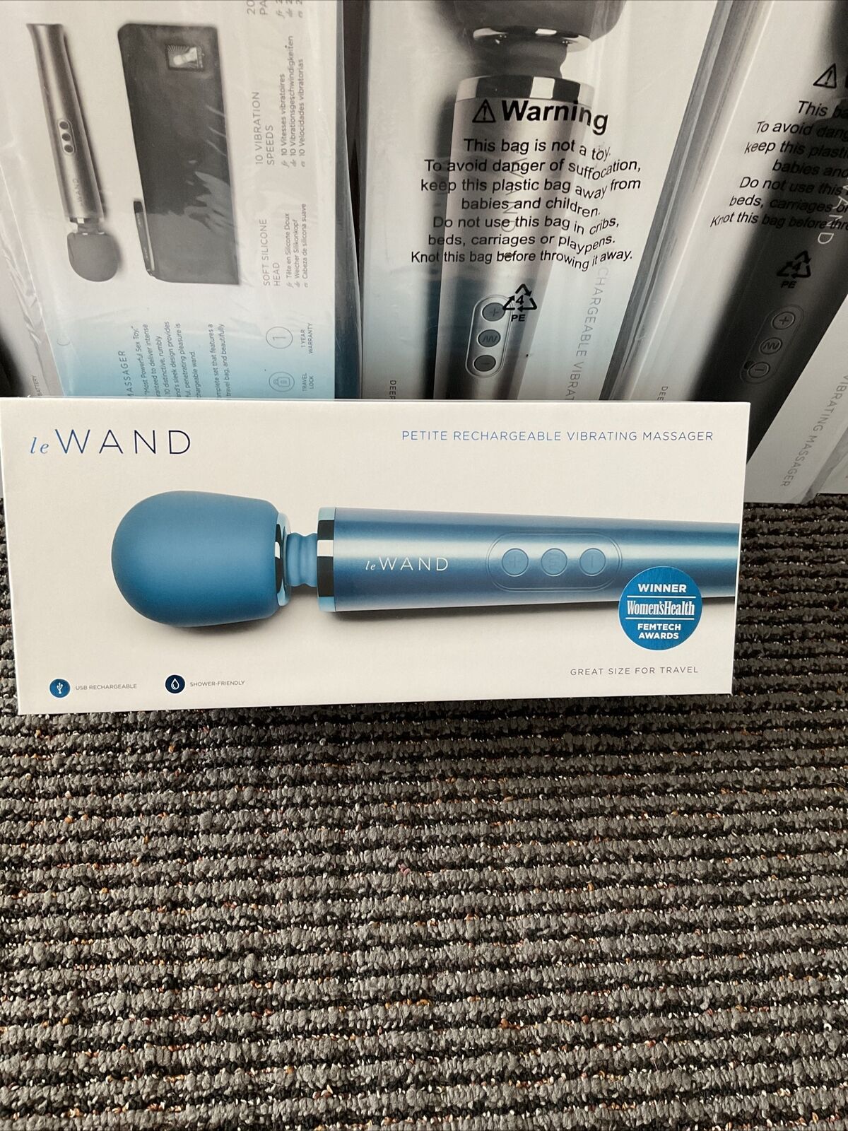 LE WAND PETITE RECHARGEABLE VIBRATING MASSAGER - AQUA