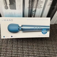 LE WAND PETITE RECHARGEABLE VIBRATING MASSAGER - AQUA