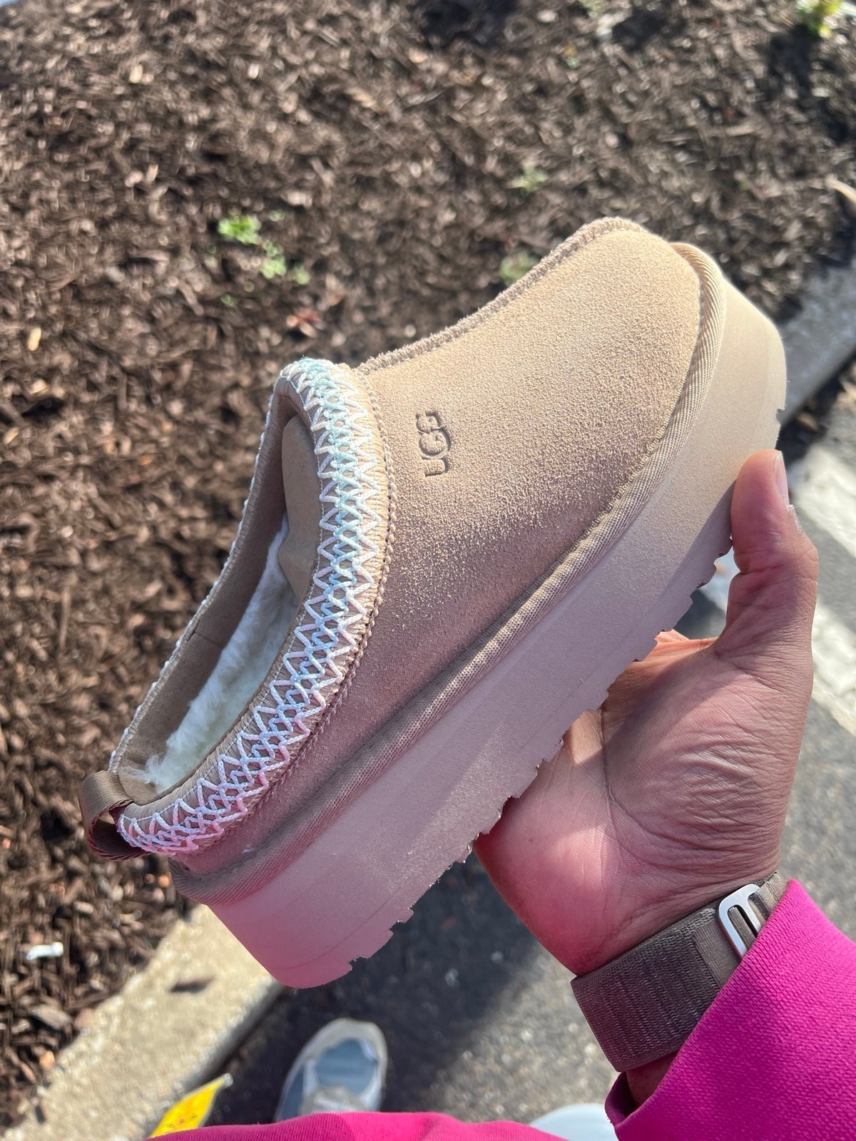 UGG Tazz Platform Sand 1122553 - SAN Size 7 women’s