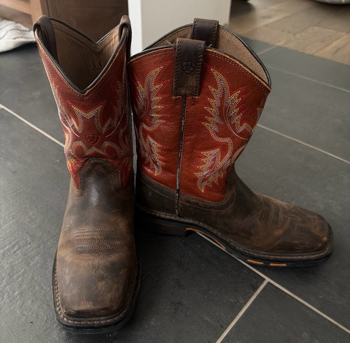 Boys Ariat Boots- size 3.5