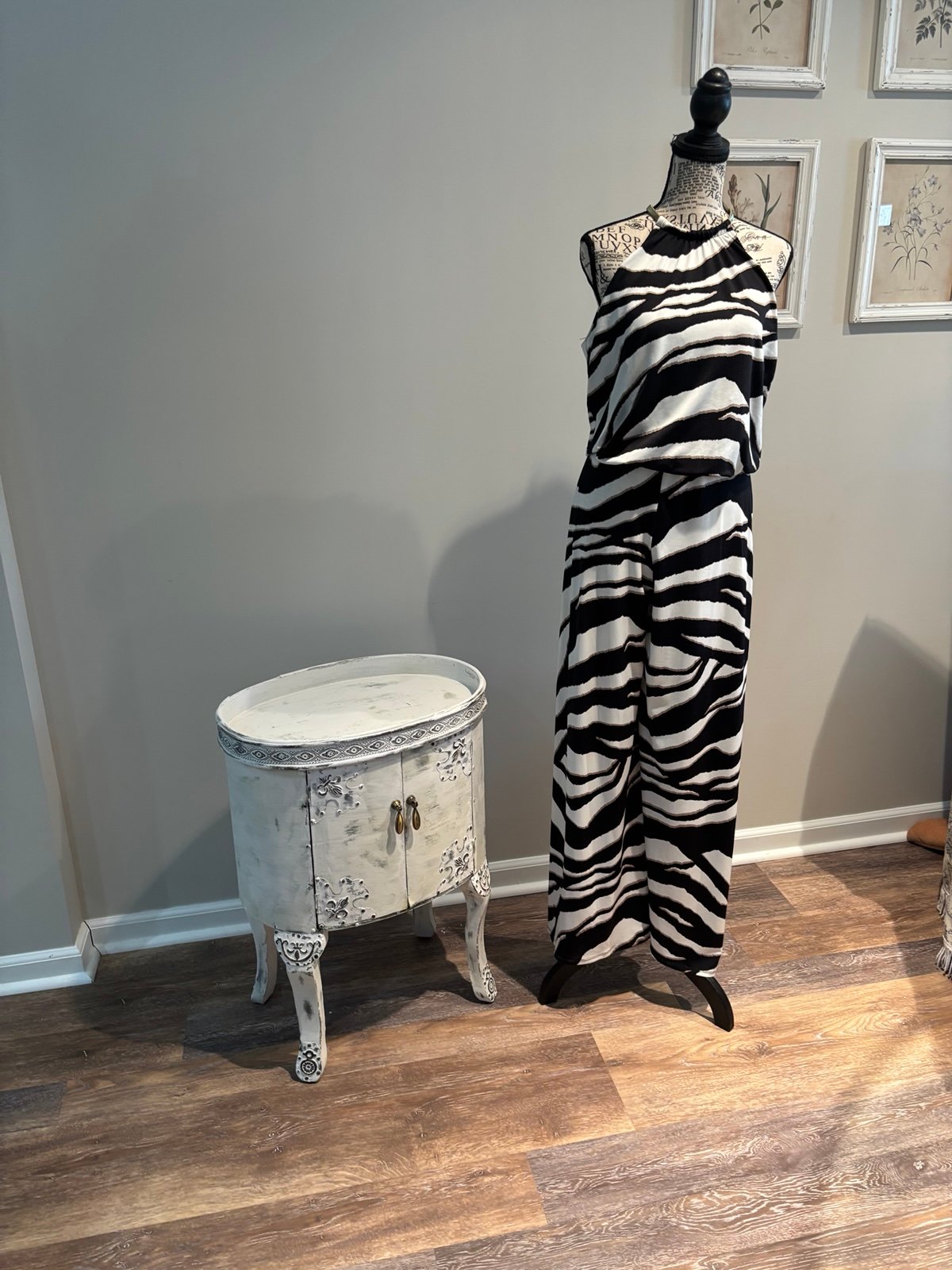 Dress like new msk black white patterned romper gold neckline small