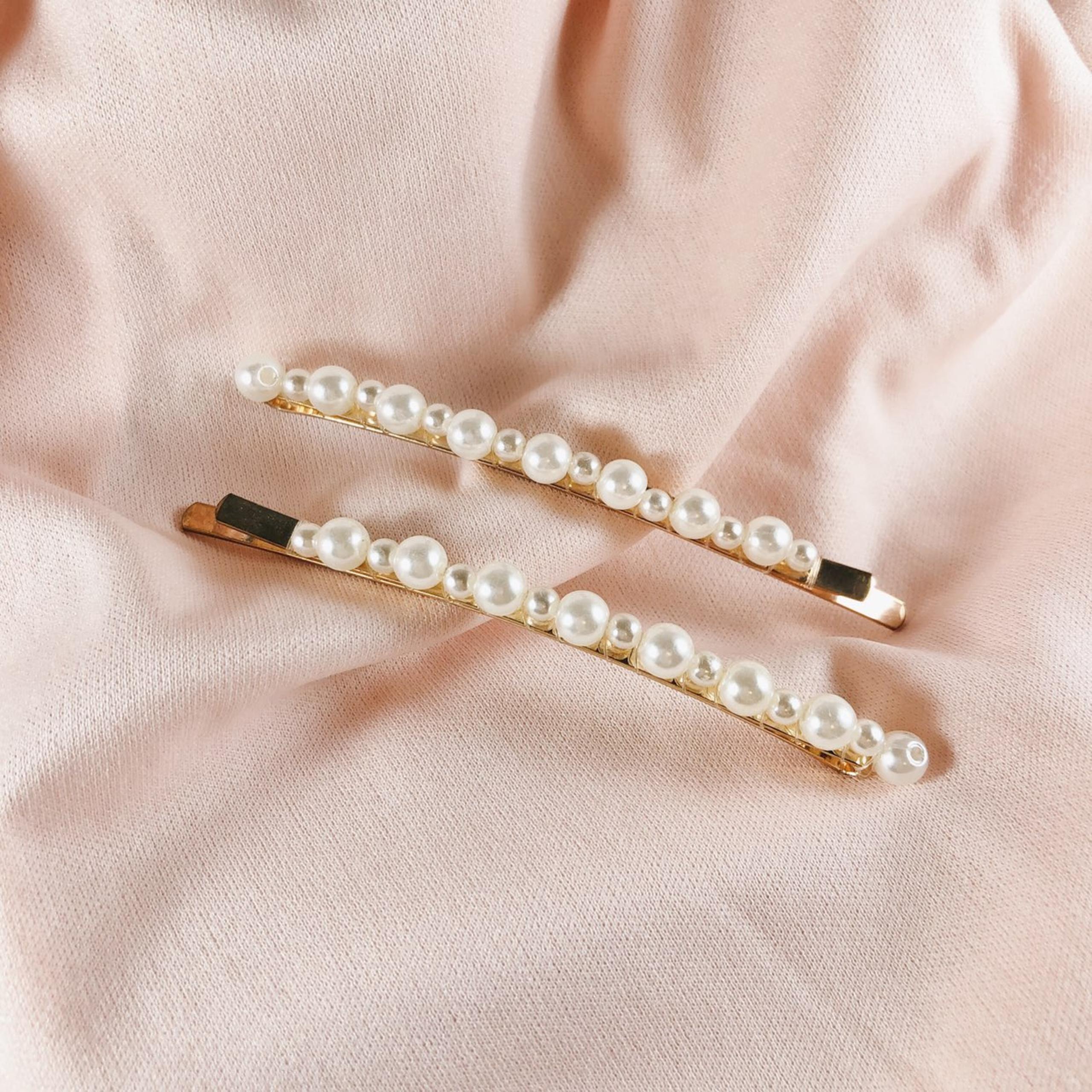 {4 for $10} Pearl Hair Bobby Pins