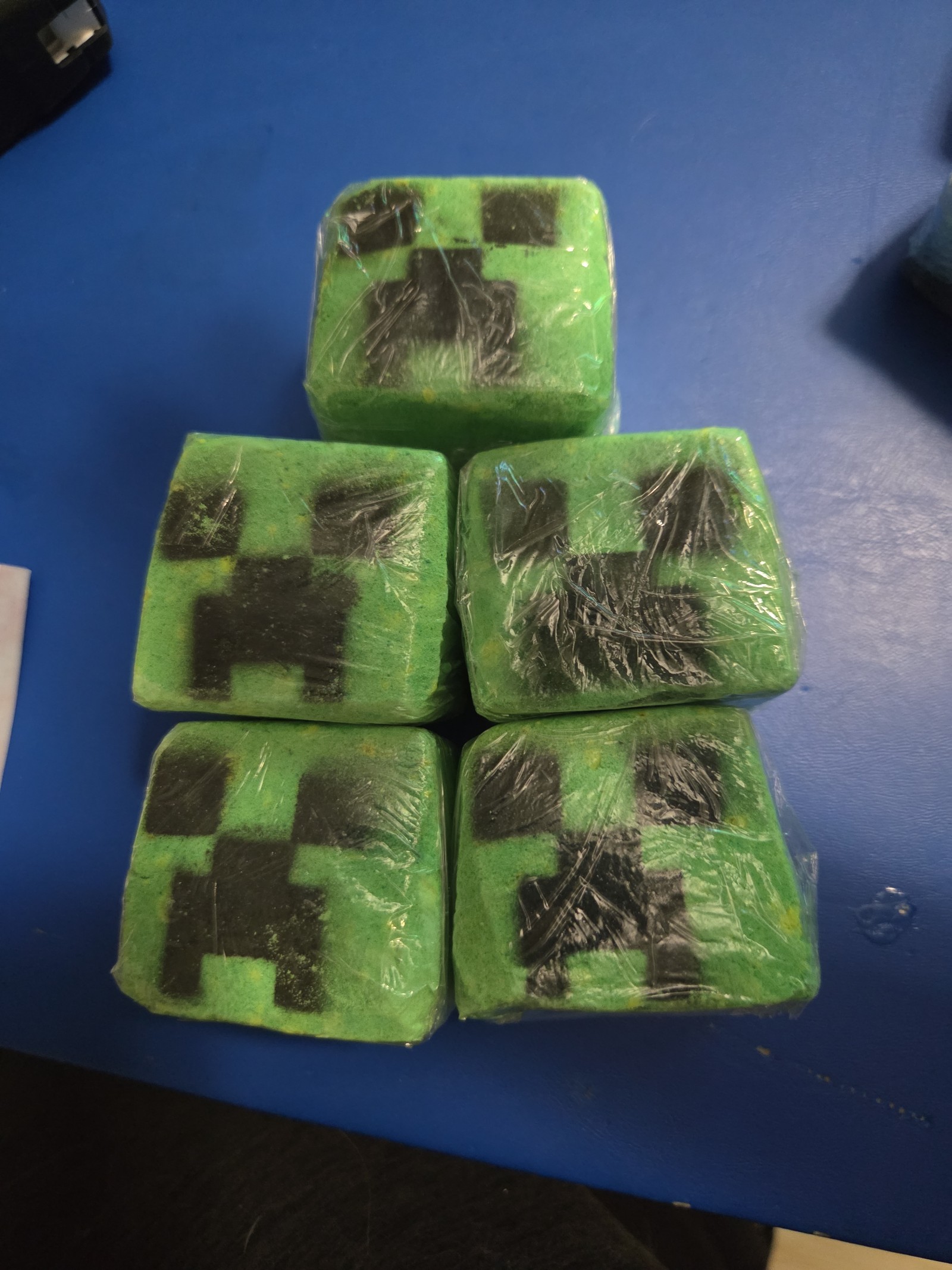 Lush x Minecraft Creeper Shower bombs LIMITED EDITION