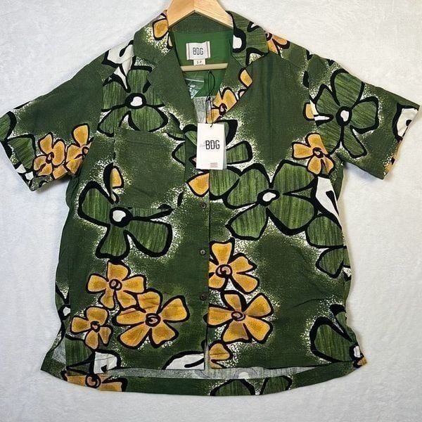 Urban outfitters Dylan Linen Souvenir Button-Down Shirt-NWT- Women Small