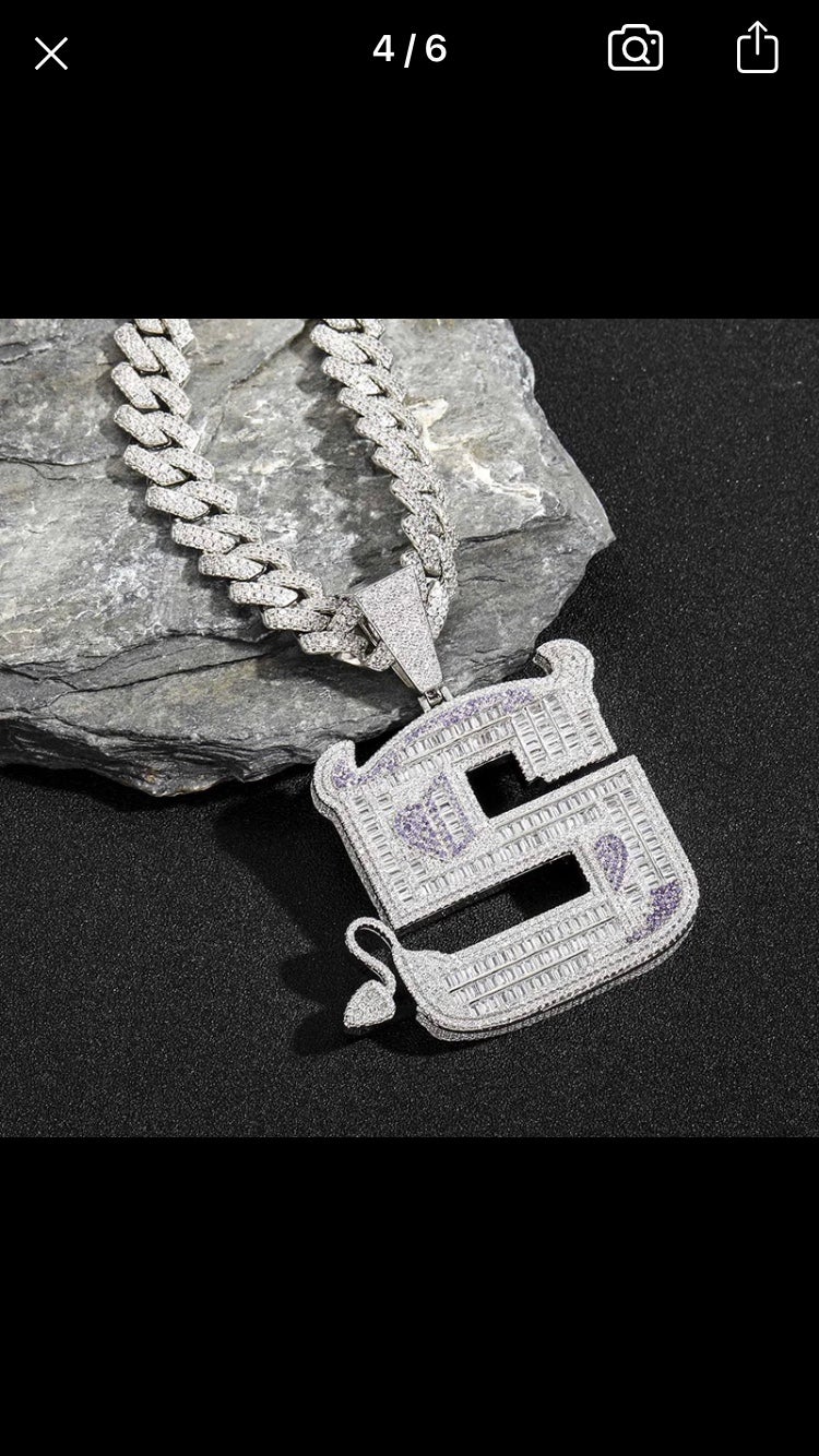 S pendent