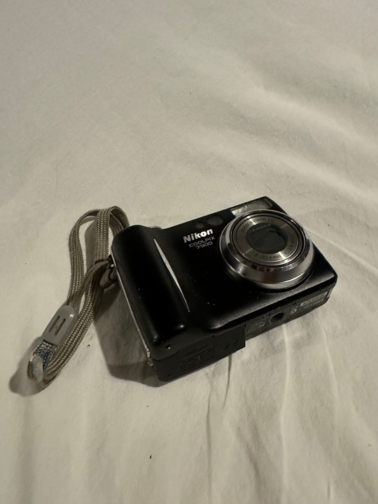 Nikon Coolpix 7900, Broken Battery Door