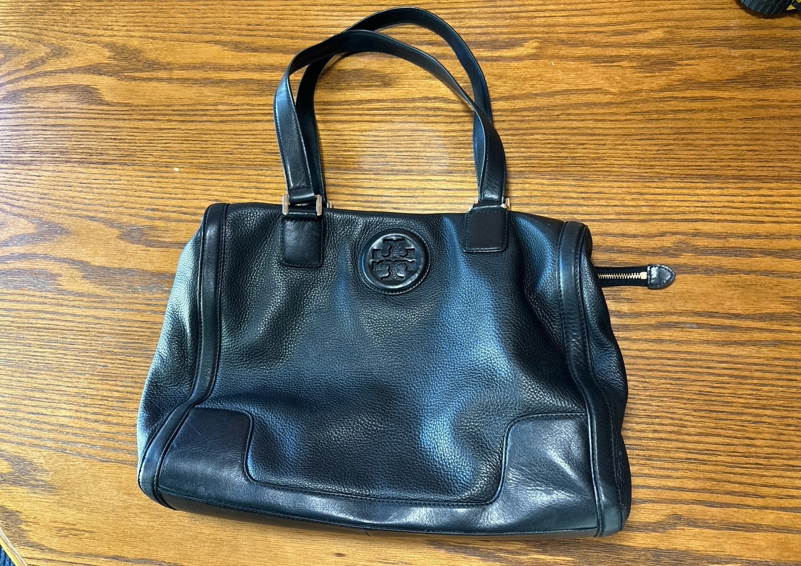 Tory Burch Women’s black and gold purse