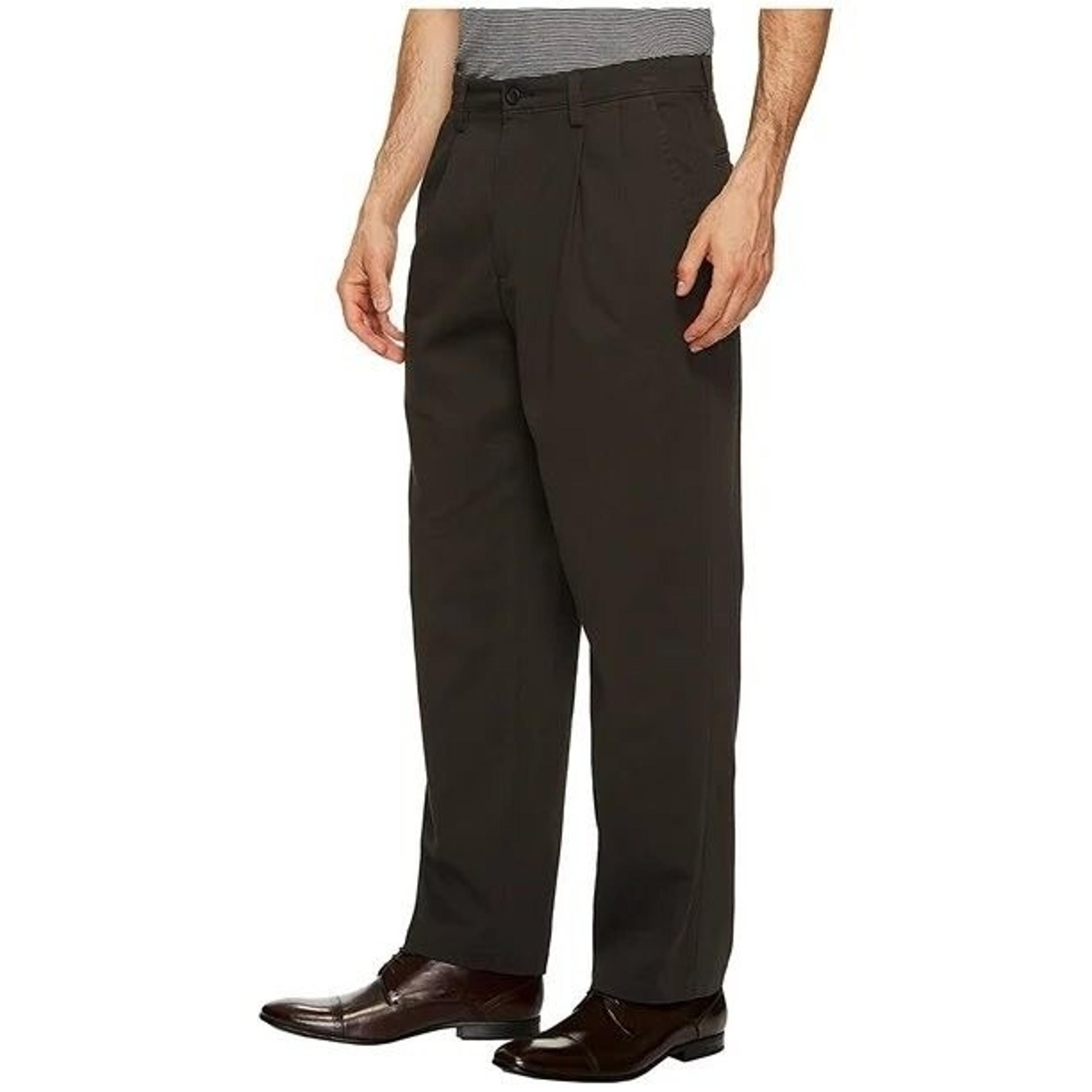 Dockers D3 Classic Fit Men's Khaki Pant Size 34x32 Flat Front Casual Chino