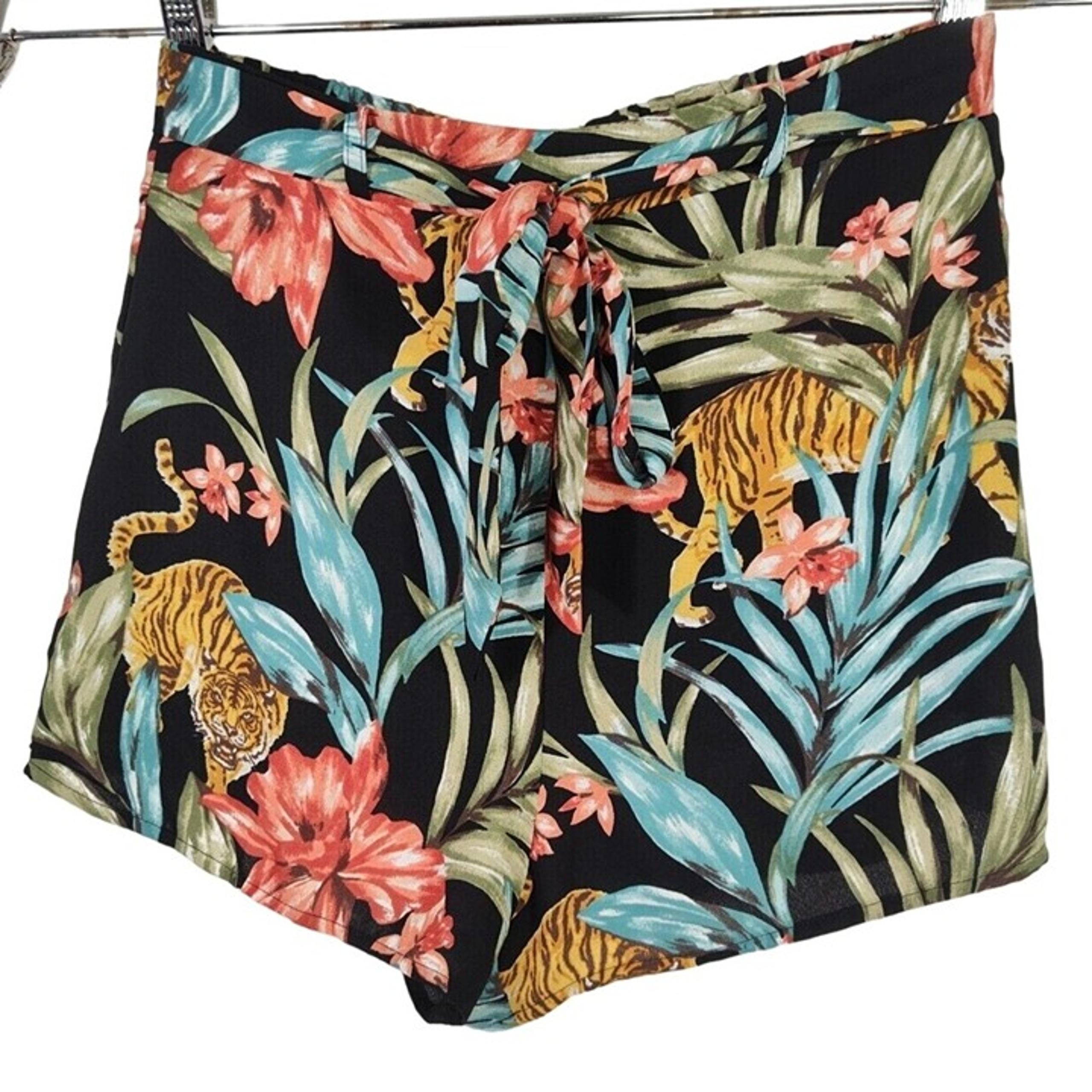 Forever 21 Black Jungle Safari Floral Shorts Pull-on Women Size S