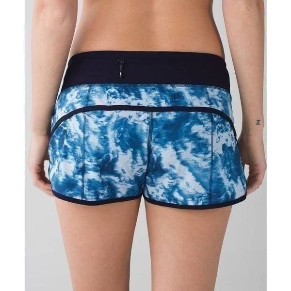 LULULEMON ATHLETICA Run Speed Short '4- way stretch 2.5' Size 4