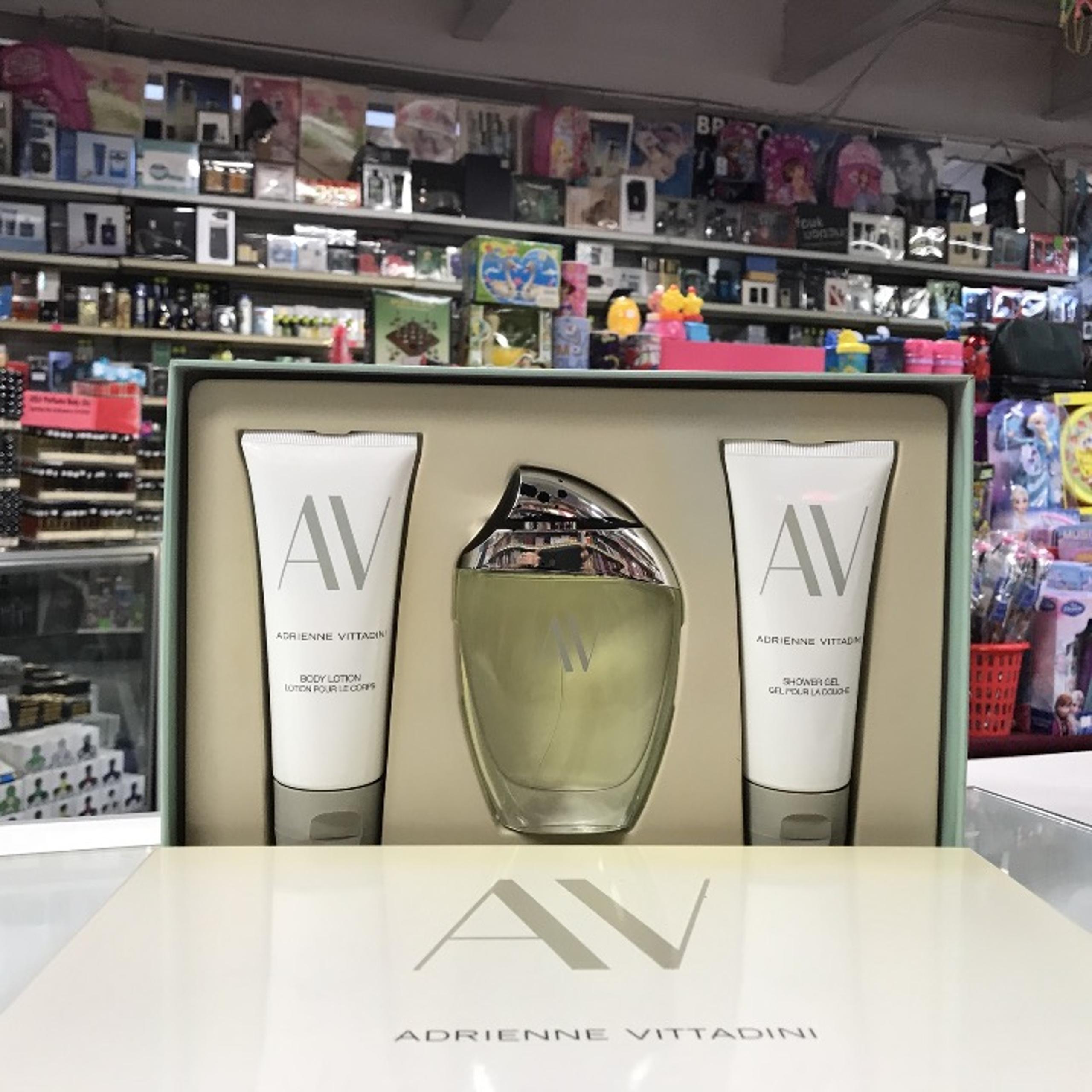 AV by ADRIENNE VITTADINI 3PCS GIFT SET