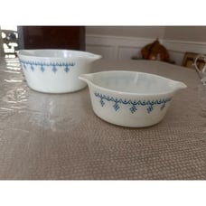 Vintage Pyrex 2 Garland Snowflake bowls