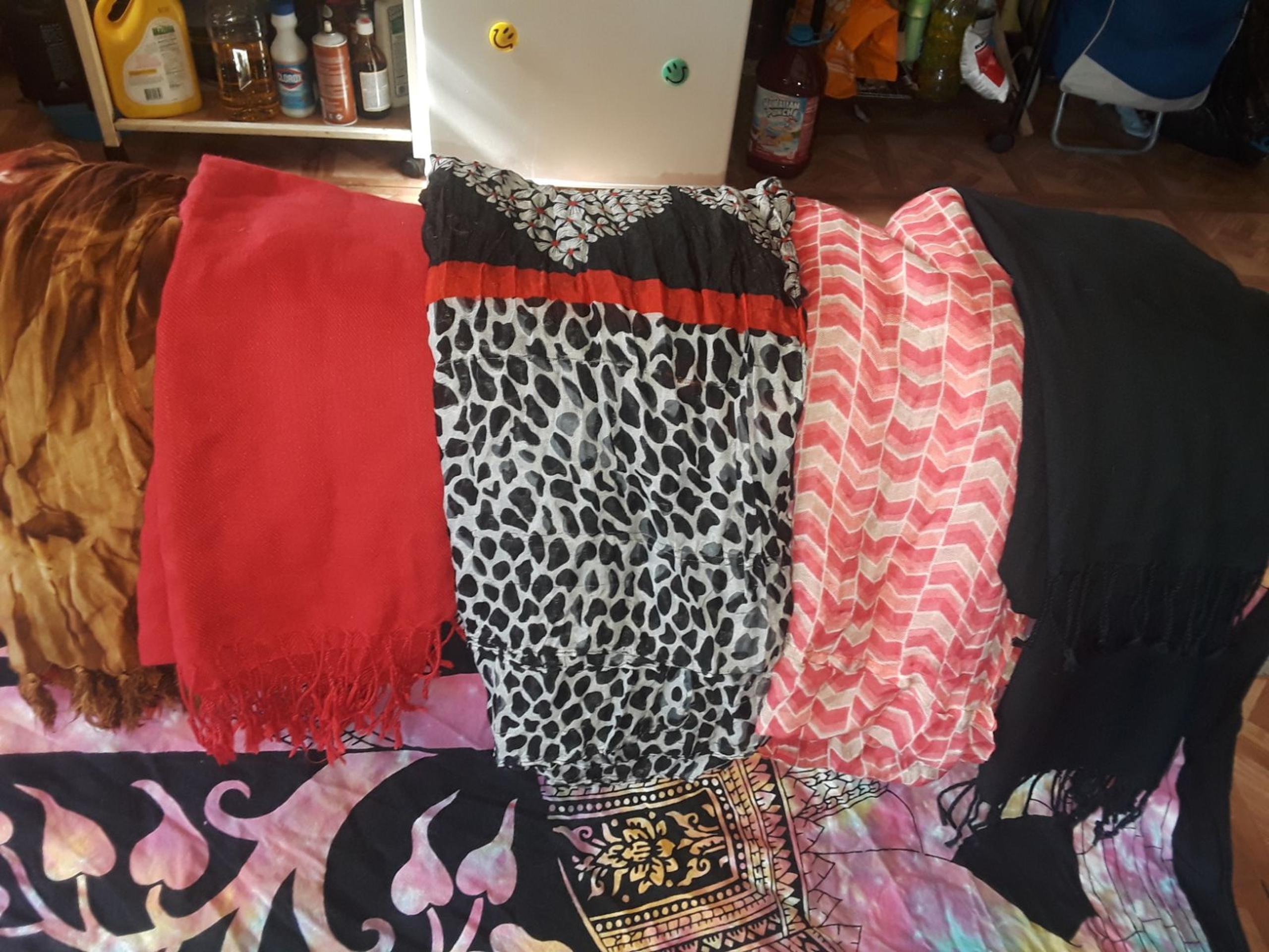 BUNDLE OF SCARVES FOR WOMAN