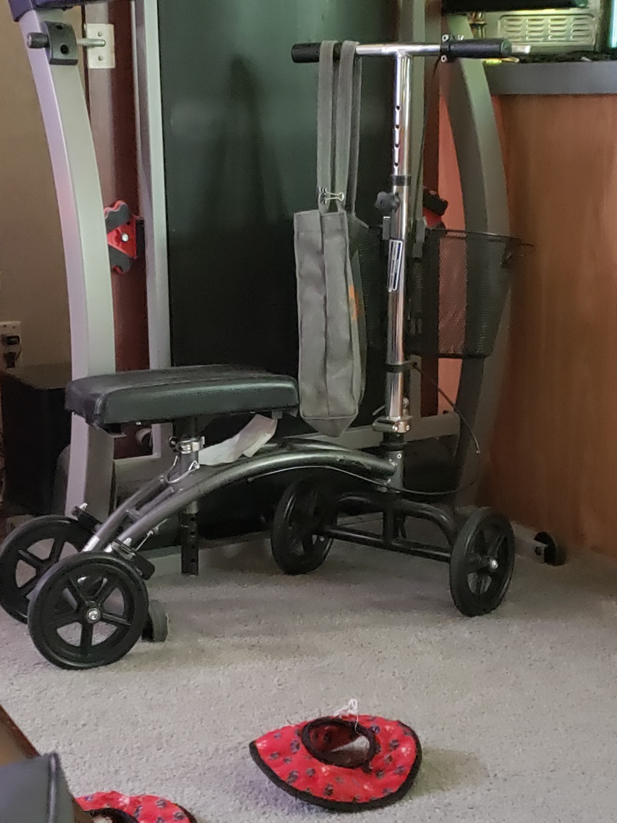 Knee scooter
