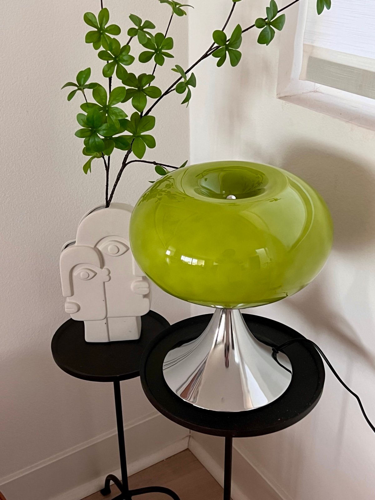 Apple table lamp