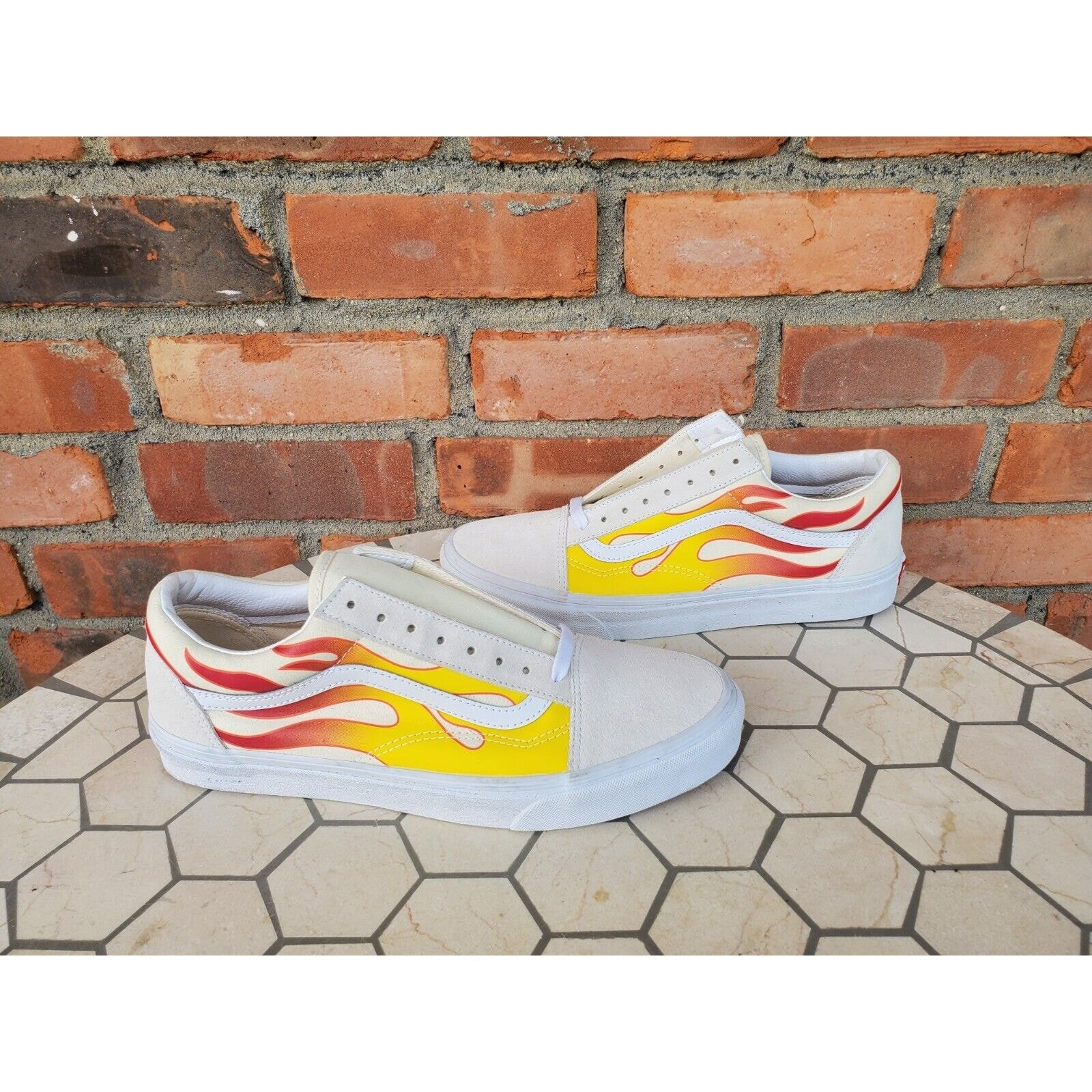 Size 11 Men VANS Old Skool Flame Suede White VN0A4U3B223 Rare Classic Sneaker