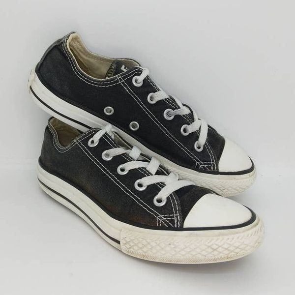 Converse Chuck Taylor AS Girl's Pre-owned Black Low Top Sneakers - sz. 1
