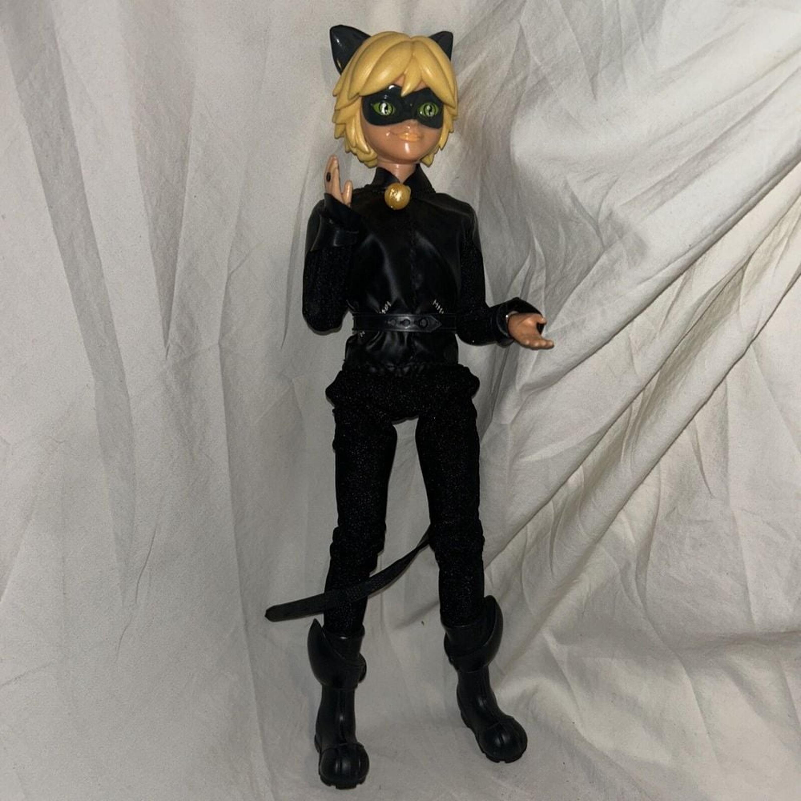 Miraculous LADY NOIR Ladybug Fashion Doll Action Figure Bandai Preowned D4