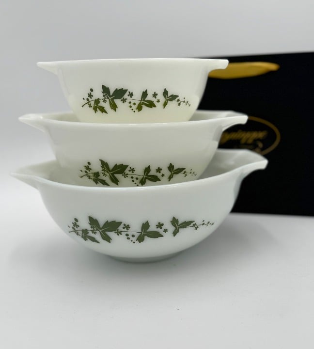 Vintage JAJ Pyrex Green Hawthorn Cinderella Mixing Nesting Bowls