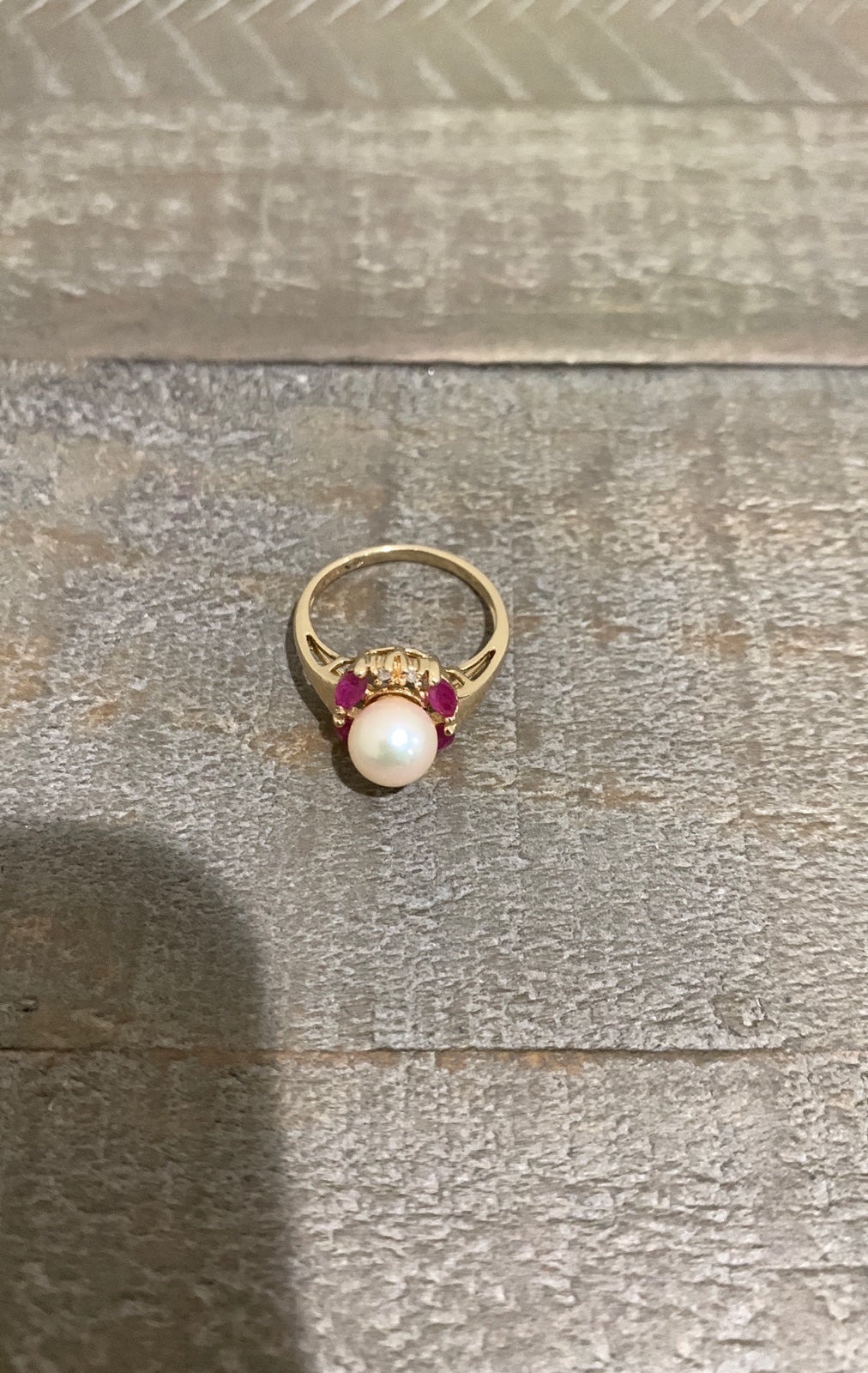 14k solid gold ring with pearl, ruby and diamonds size 4.5