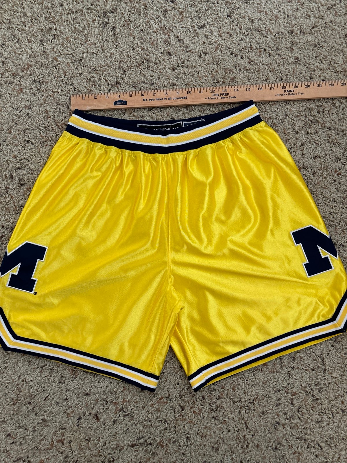 19nine authentic Michigan Wolverine shorts fab five sz XL