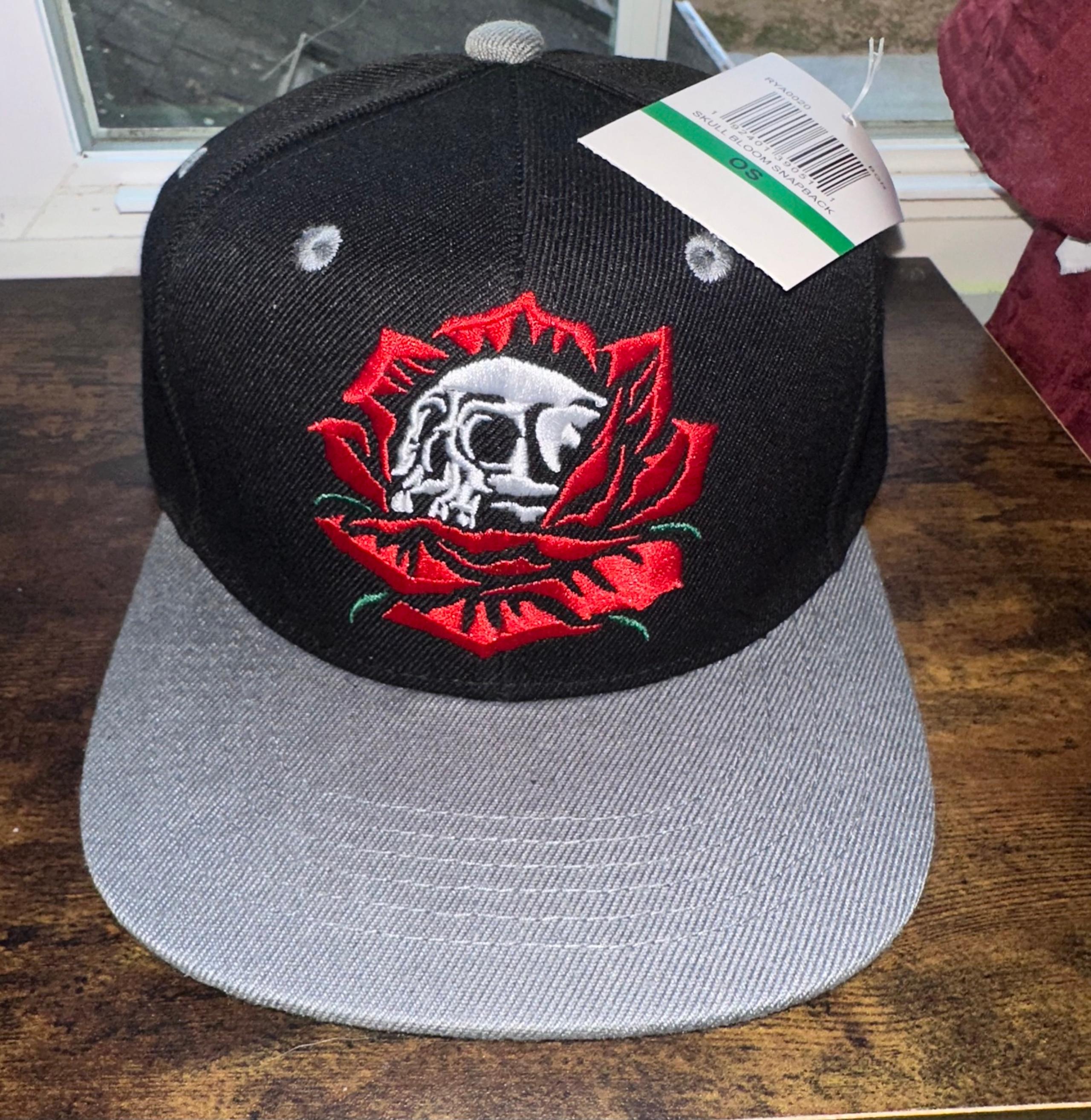 Diamond Snapback Skull in Rose