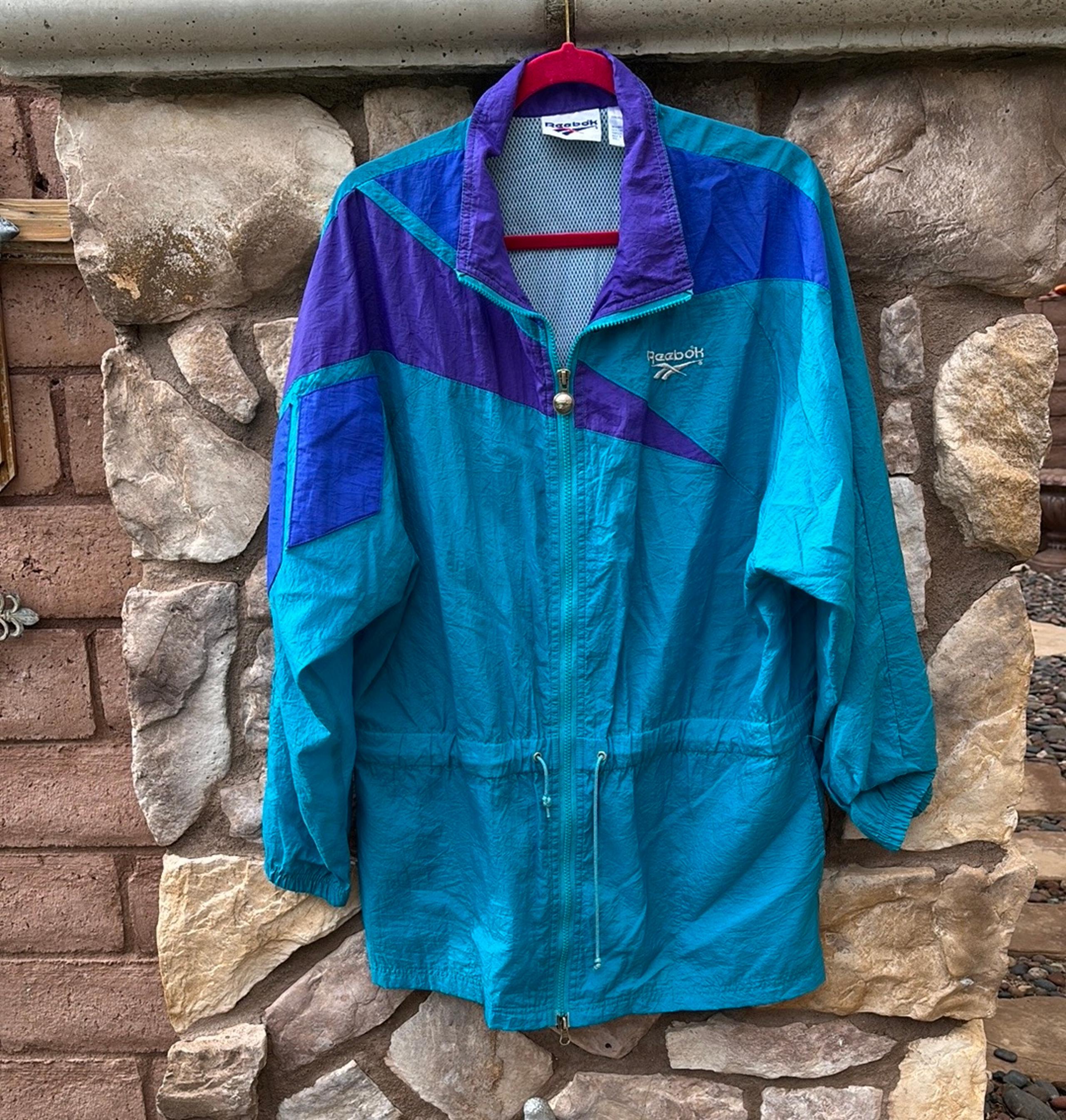 Vintage Reebok Windbreaker Jacket Women’s Size Large Zip Cinched Vented Nylon
