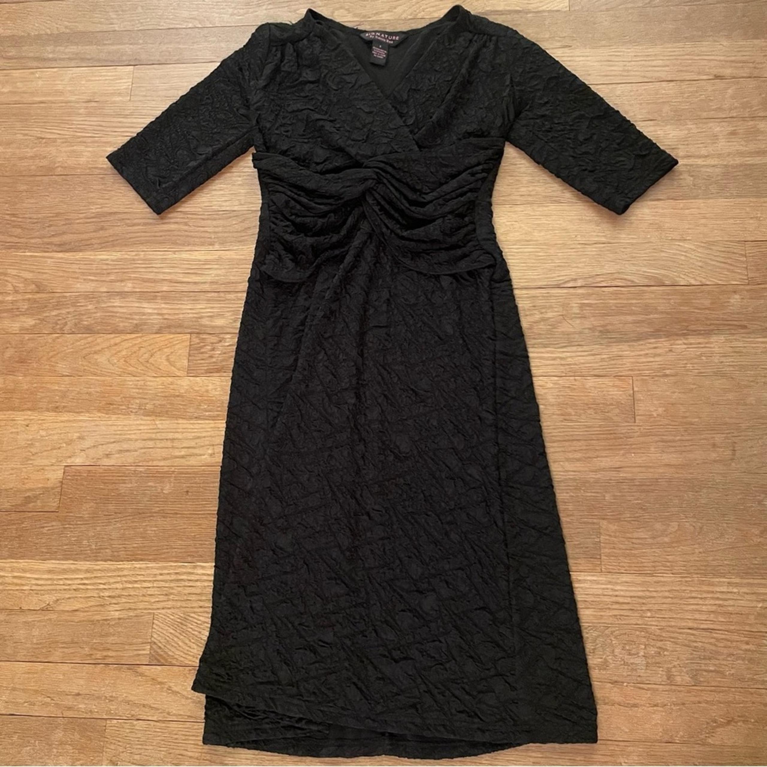 Signature by Robbie Bee black V-neck 3/4 sleeve knee length dress sz small S b26