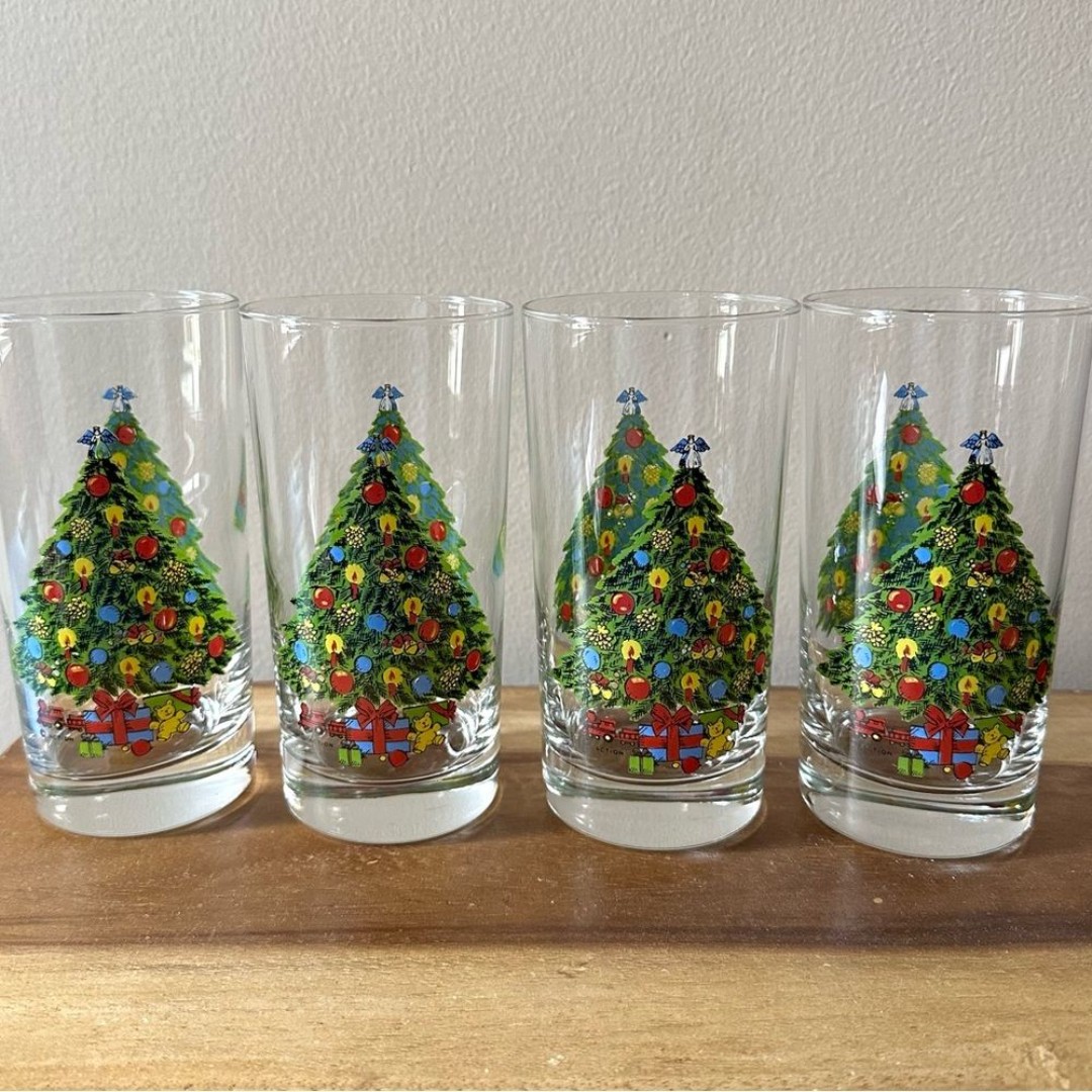 Vintage Action Christmas Tree Drinking Glasses Set of 4