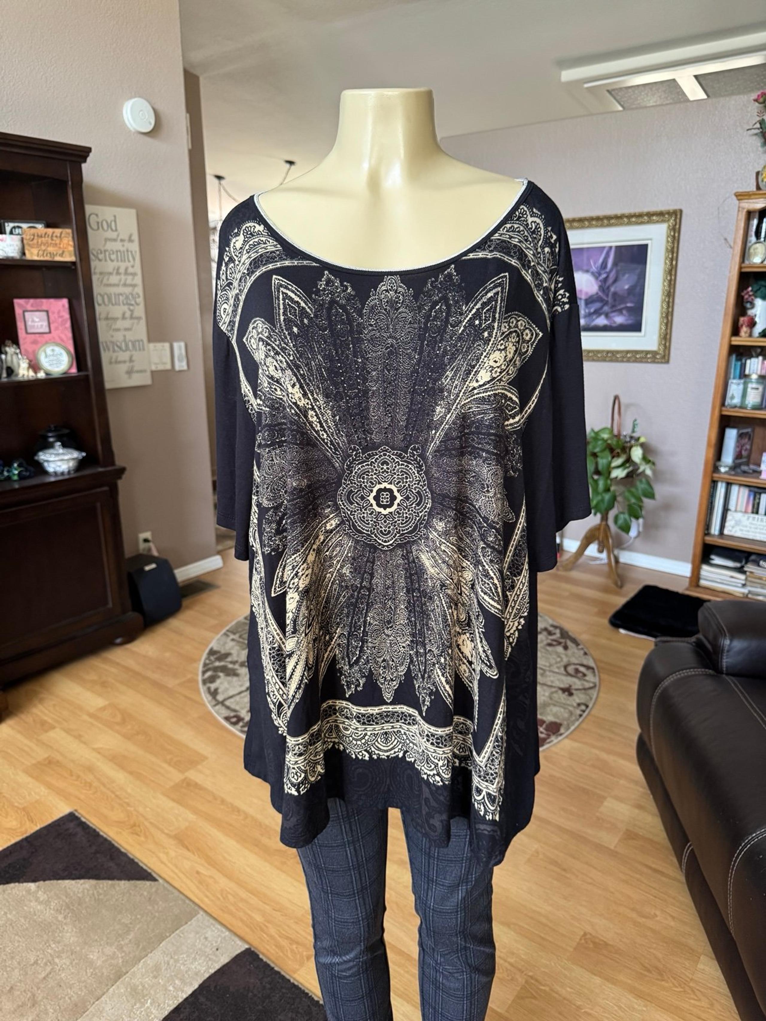 Vanilla Sugar black & beige short sleeve knit tunic-size 1X