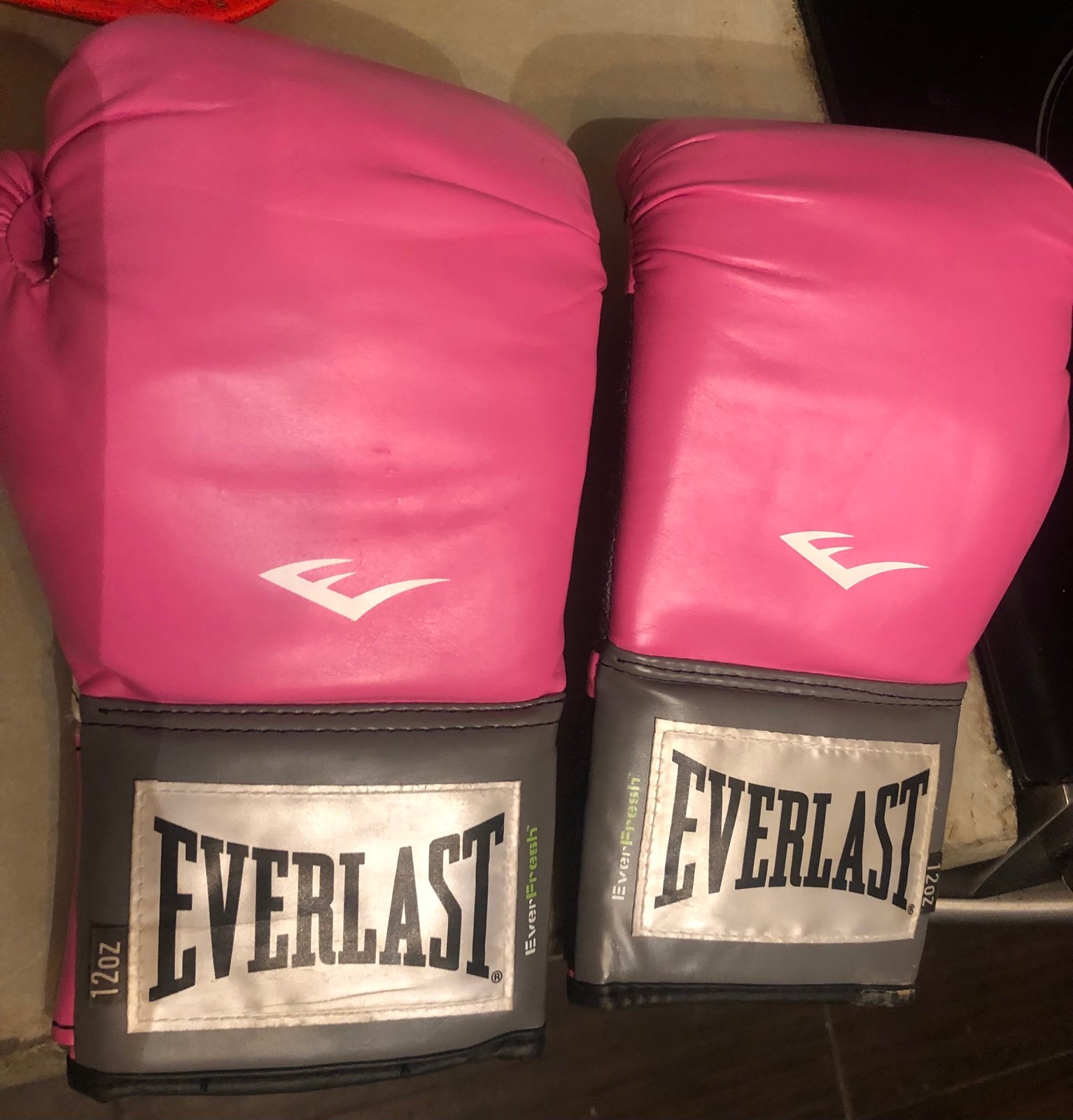 Everlast Pink boxing gloves adult size 12oz