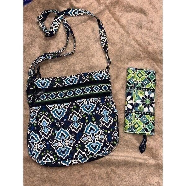 Beautiful bundle if two piece Vera Bradley Tote Bag Medium and Vera Bradley dai