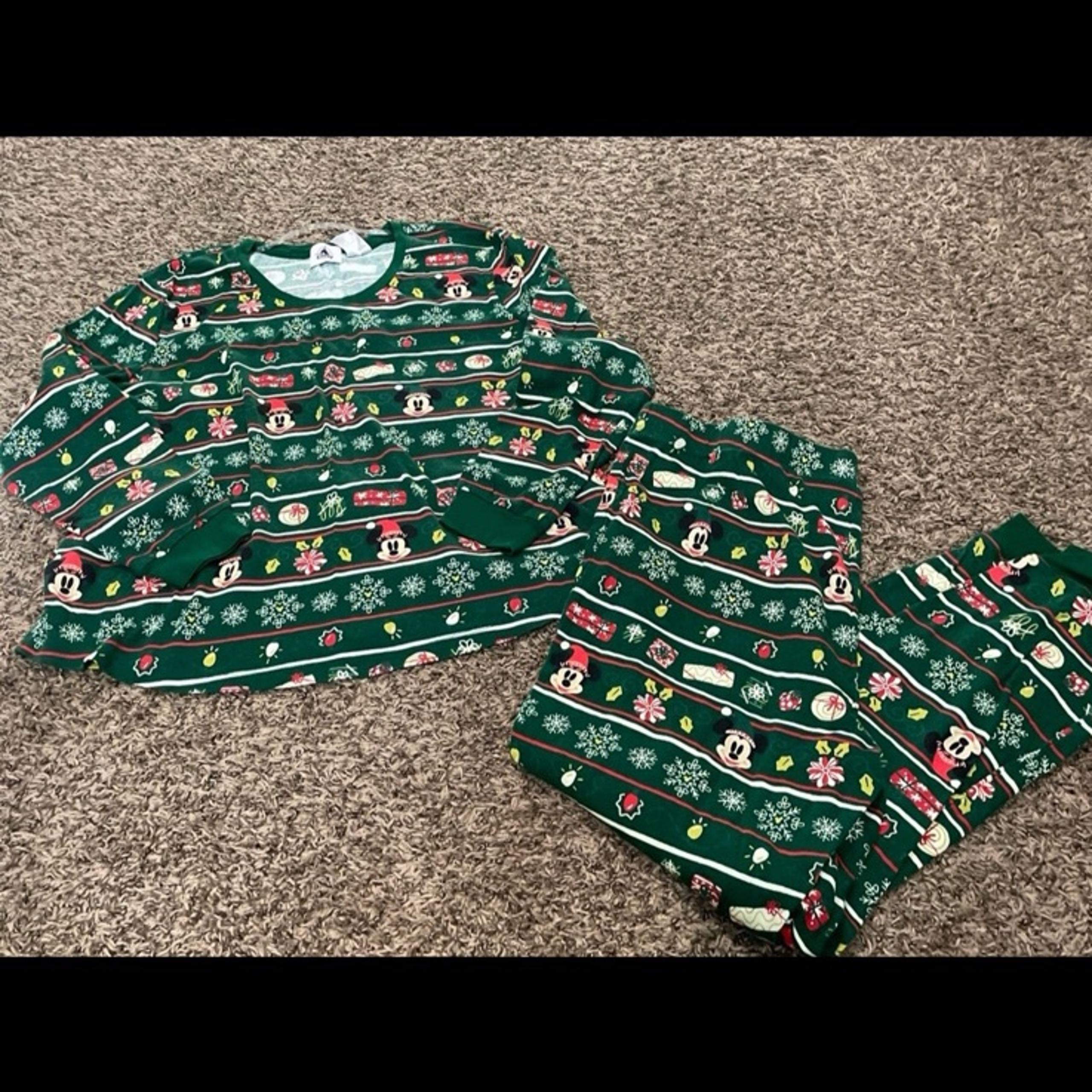 Disney store Christmas pajamas set women’s size XL NWOT