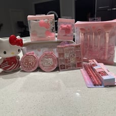 Hello Kitty Limted Edition Wet n Wild Collection
