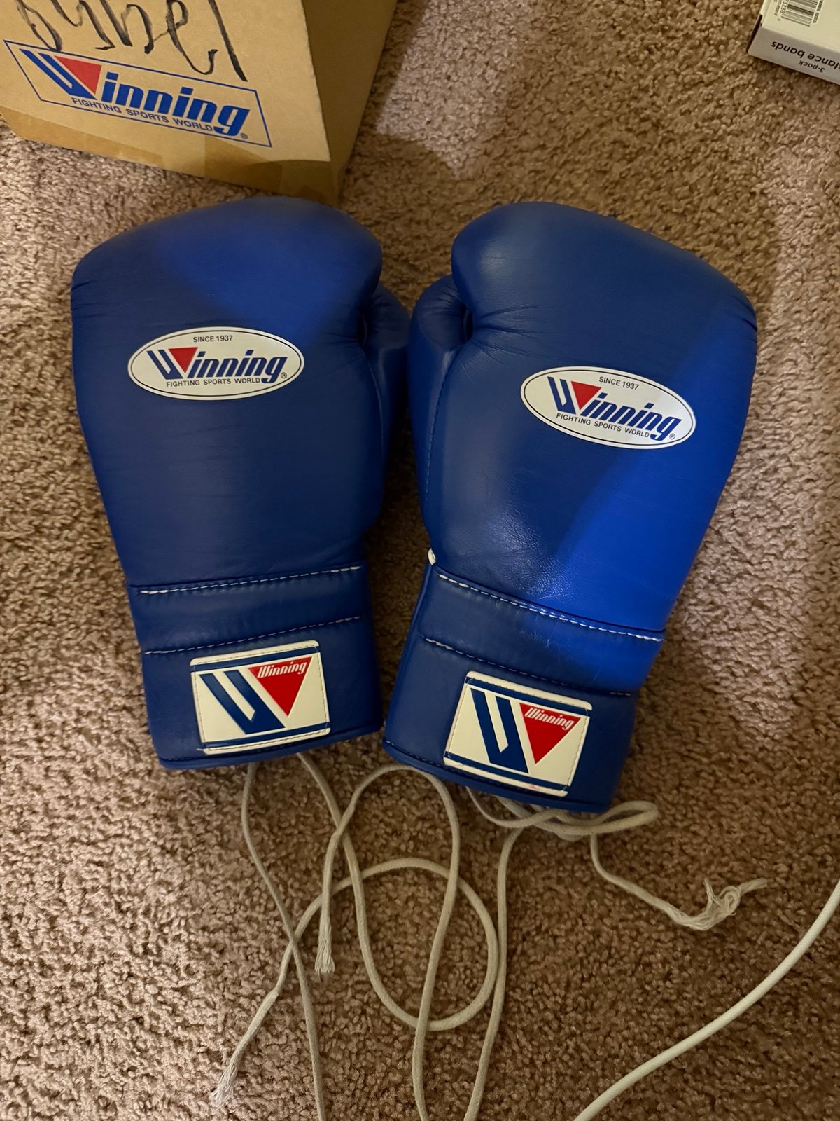 Winning boxing glove 14oz