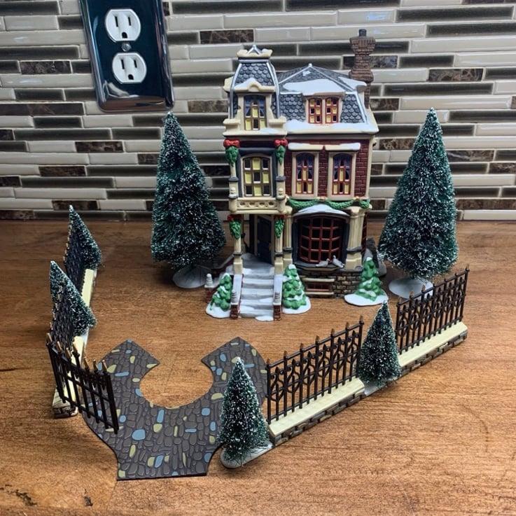 Vintage 1999 Dept 56 Dickens' Village "Chancery Corner" Gift Set in Original Box