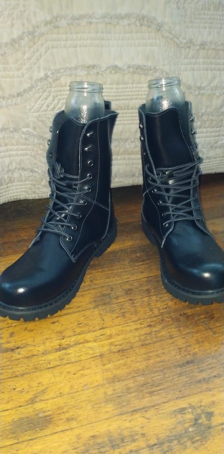 New combat boots sz 11 men