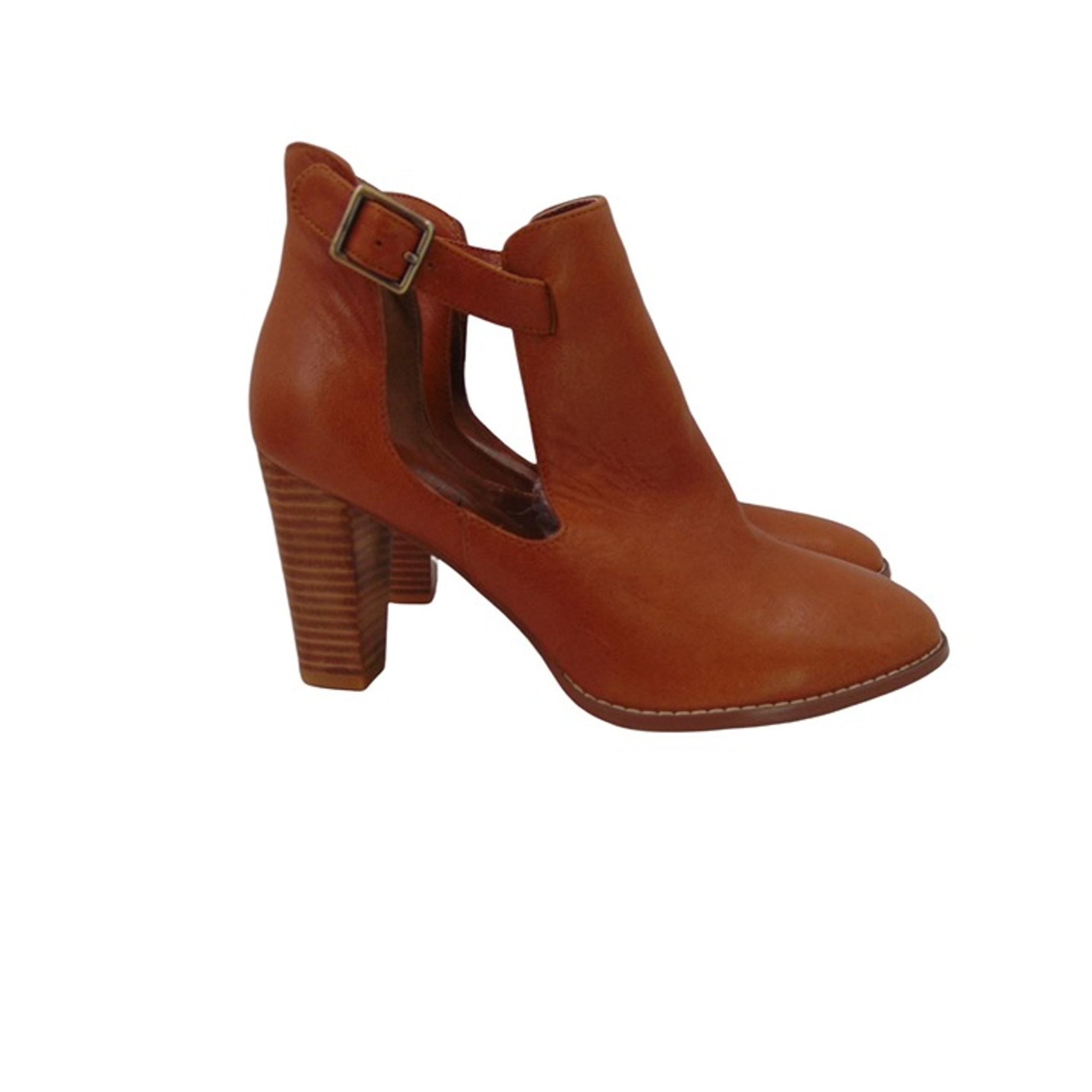 Billy Ella Odiel Brown Ankle Bootie 9.5 Anthropologie Stacked Heel Boot Shootie