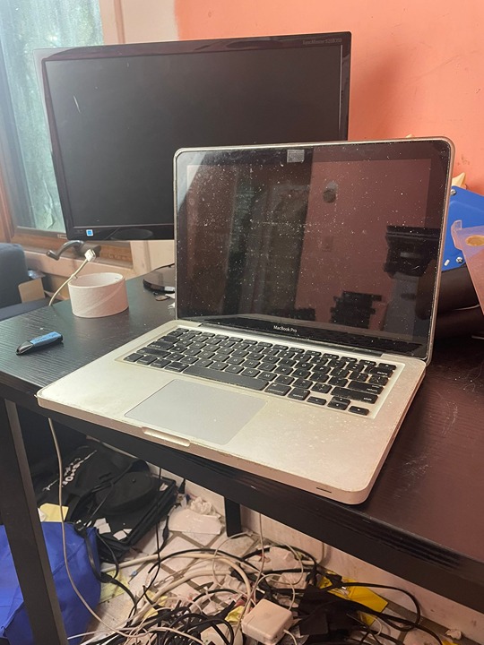 Apple MacBook Pro A1278 (4GB RAM, 250GB SSD, Doesn’t Boot) – Sold As-Is