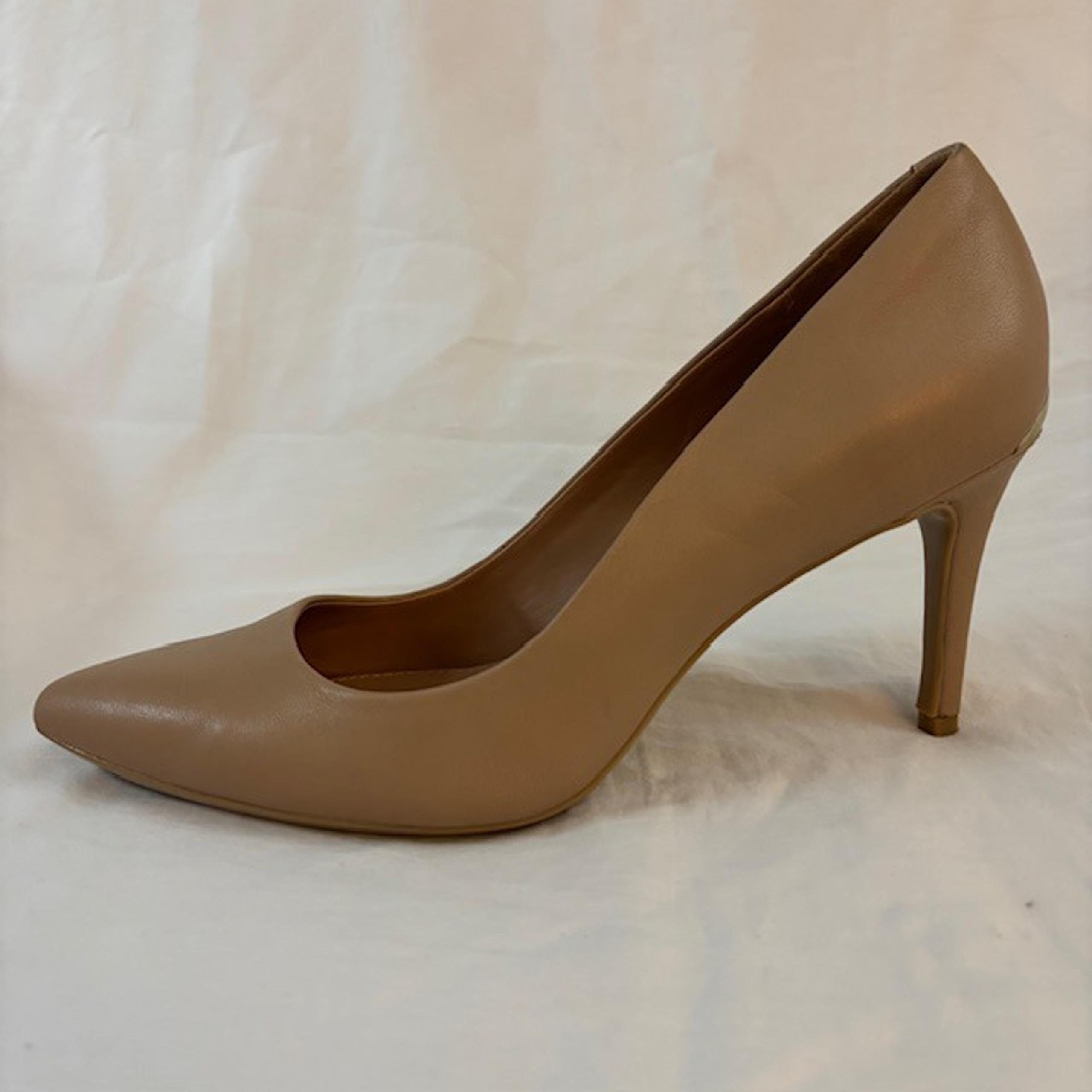 Calvin Klein Kamara Nappa Leather Pointed Toe High Heel Pumps Desert Sand Sz 7.5