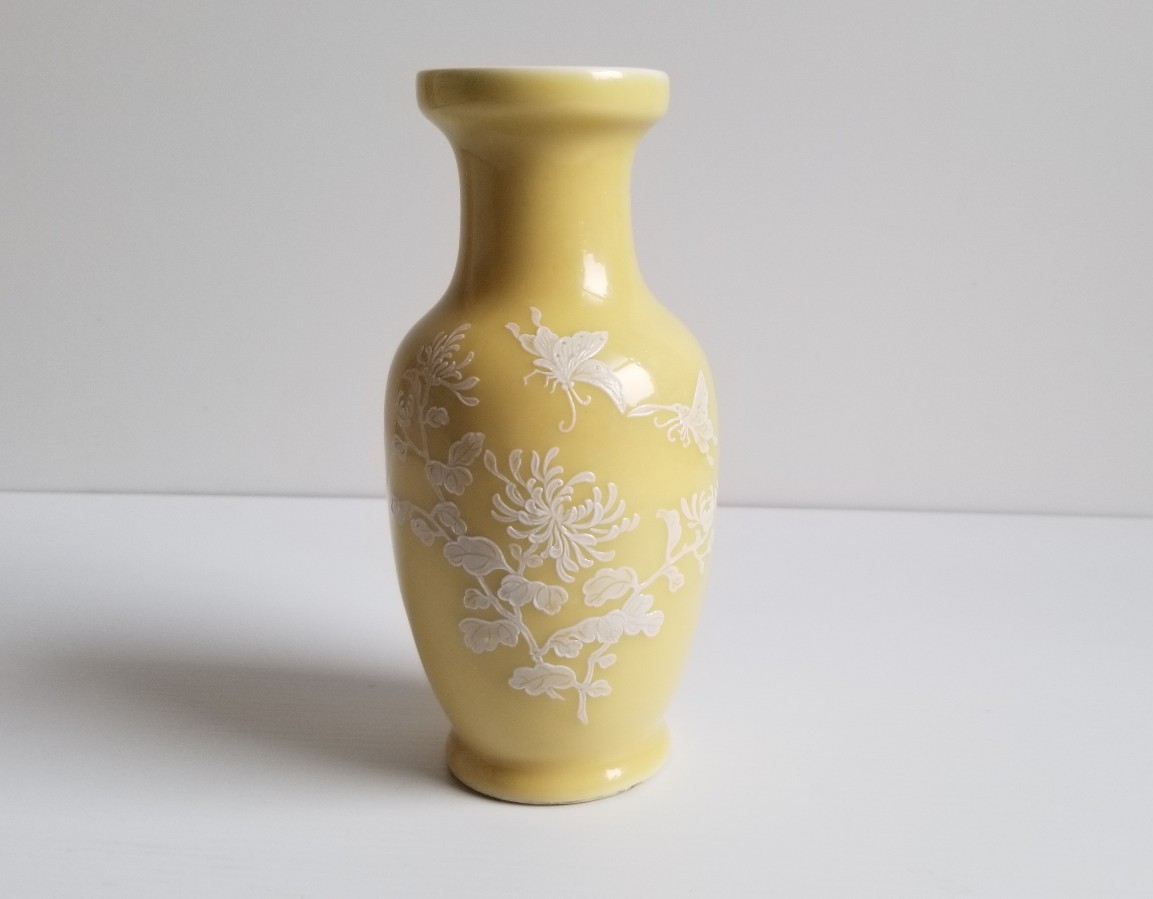 Chinese Jingdezhen Mark (1950-70) Yellow Vase with White Decoration