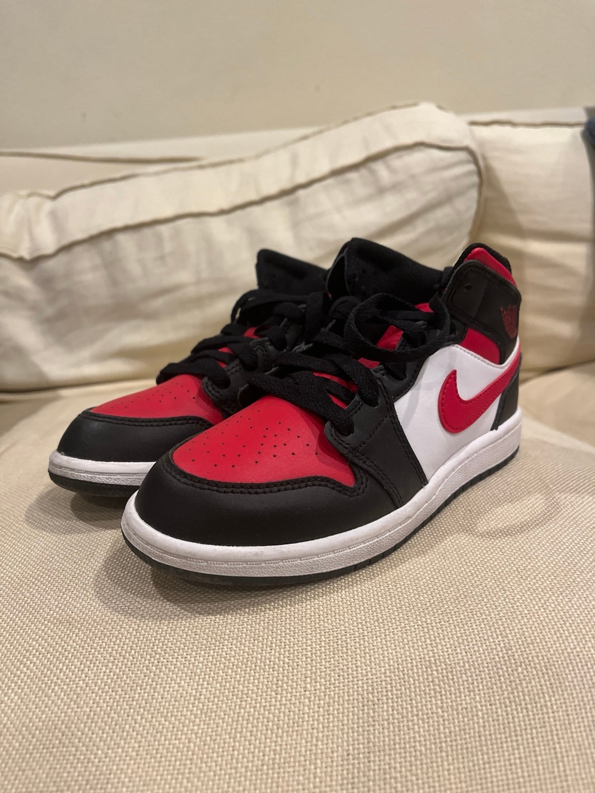 Jordan 1 Mid Fire Red