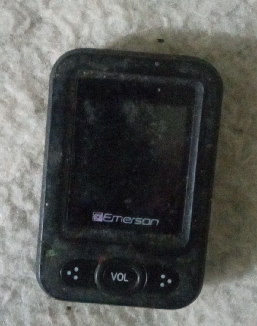 Emerson 4GB Music and video player HighResolution1.8 Color Display with camera