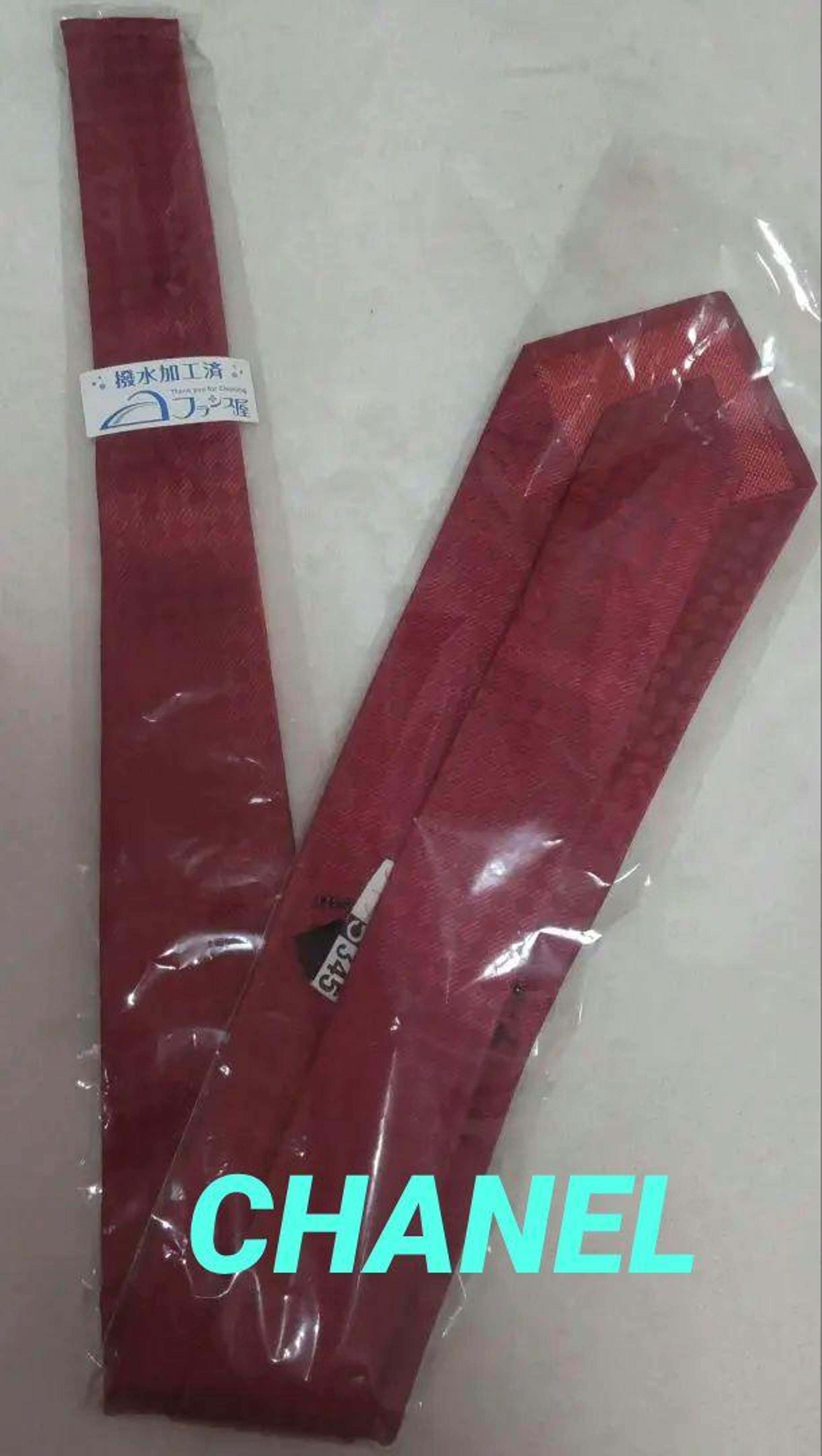 Excellent condition Chanel tie, wine red with dots.