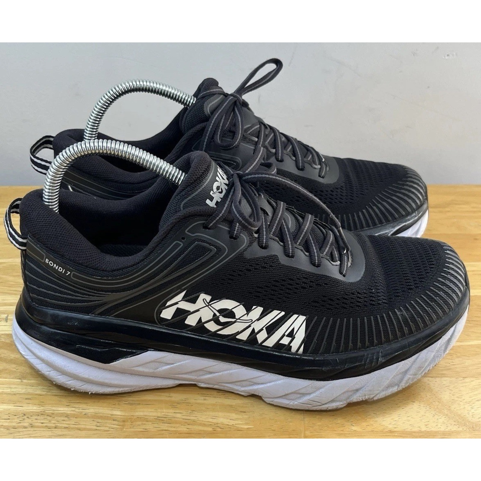 Hoka One One Womens Bondi 7 1110519 BWHT Black Running Shoes Sneakers Size 9.5