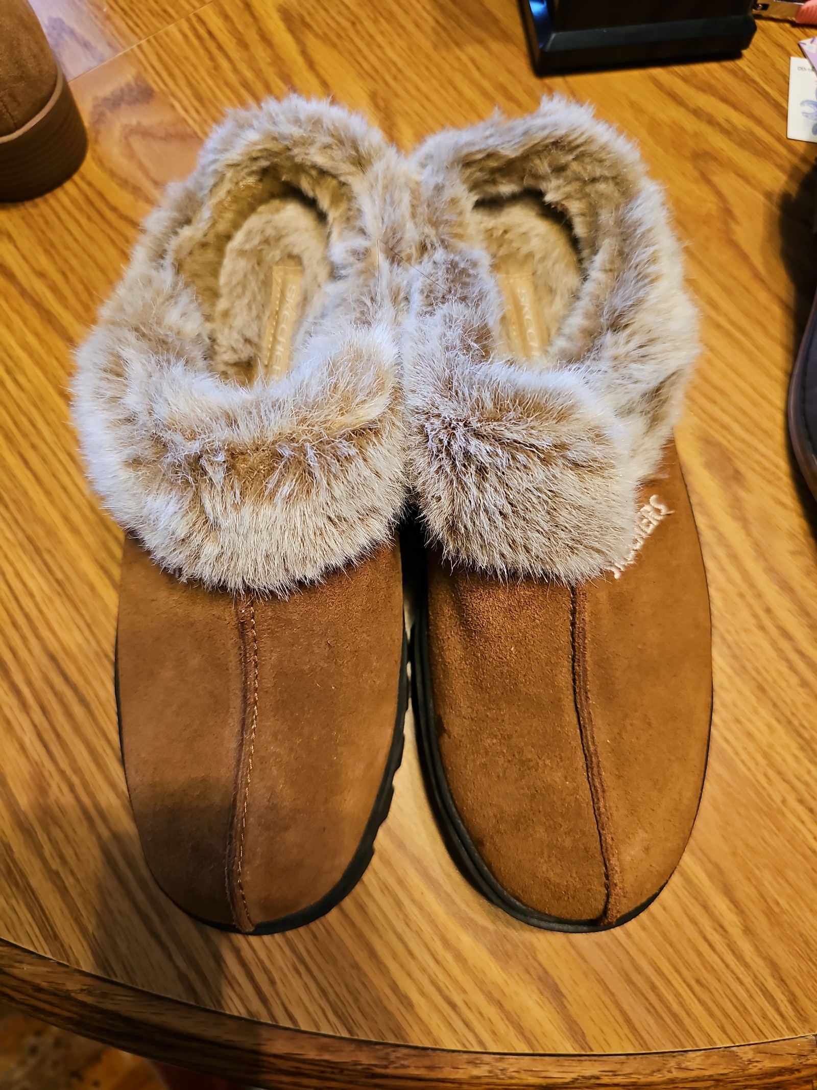 Women's Skechers Slip On Shoes. Size 8.5. Brown with fur.