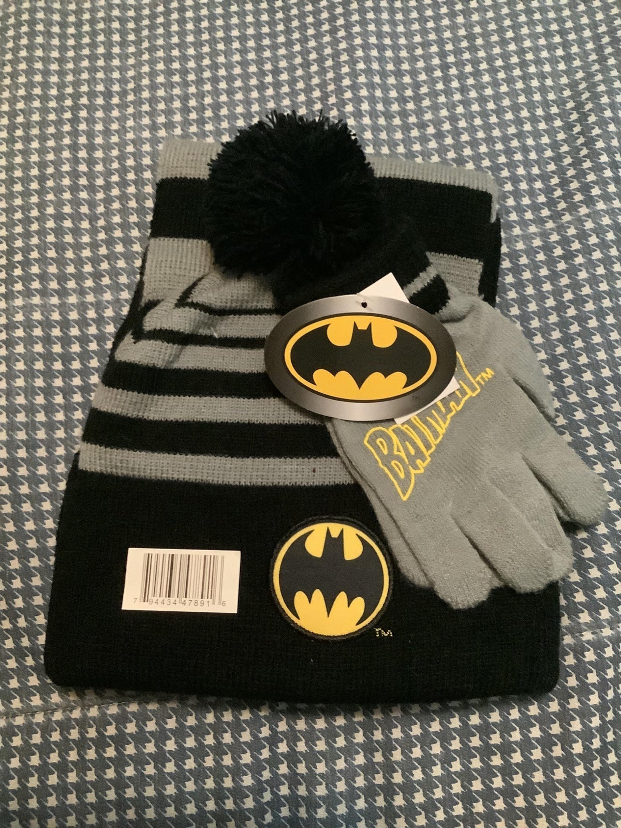 DC Batman Winter Set: Bennie, Scarft & Gloves size small